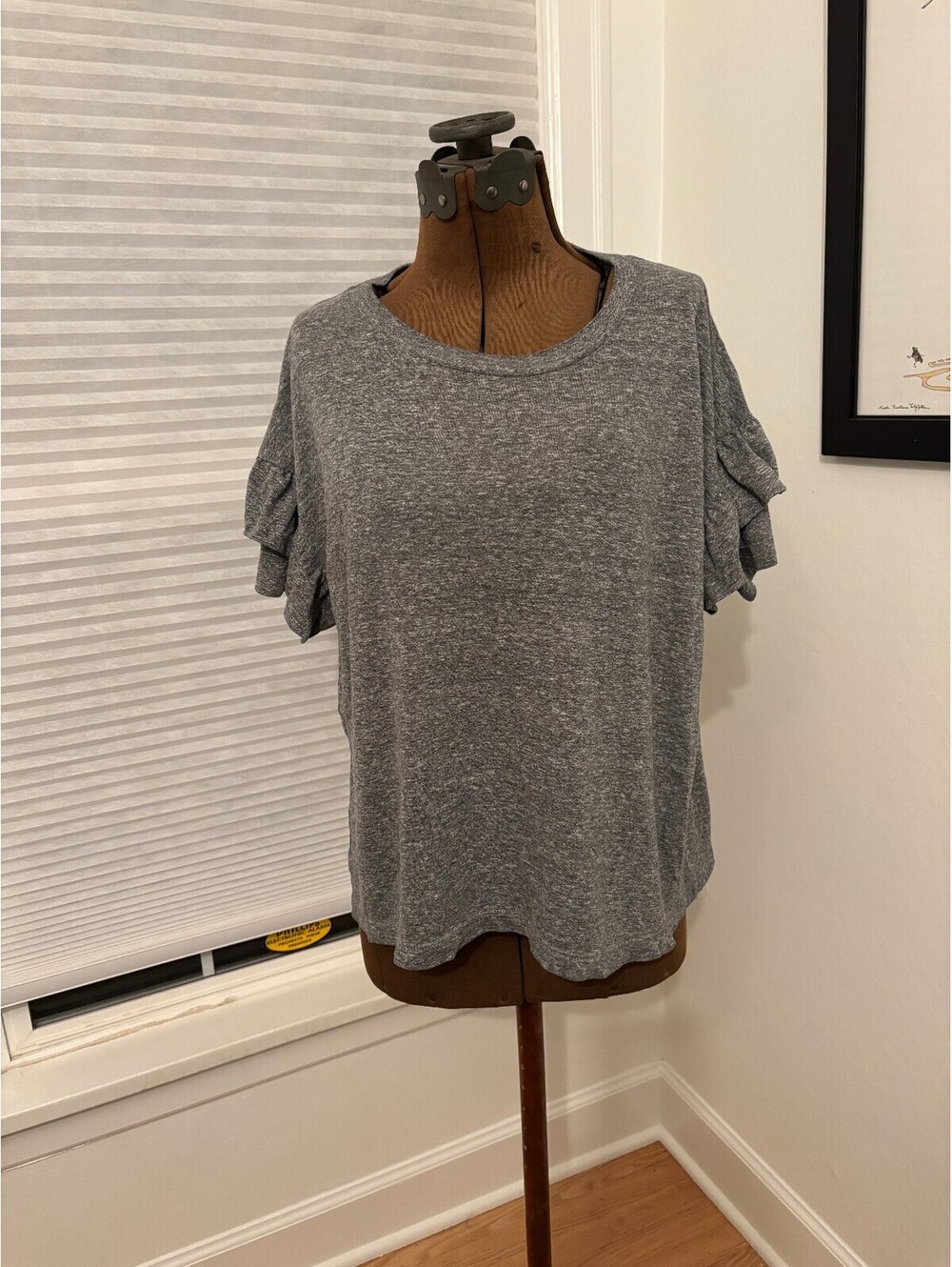 Elliott Ruffle Roadie Tee Size 1 Gray Made in USA Flutter Sleeve Top (2246)
